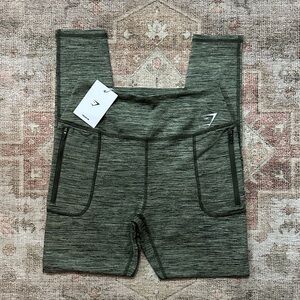 Woman’s NWTs Gymshark Fleece Lined Pocket Zip Leggings